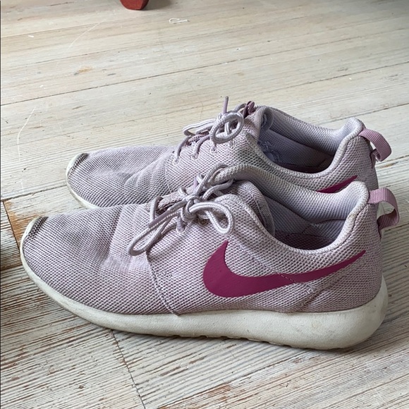 Nike Trainers - Picture 1 of 2